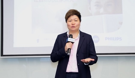飞利浦照明全球高级副总裁、全球LED事业部总经理 李云华女士（Rowena Lee） 分享用眼健康调查报告
